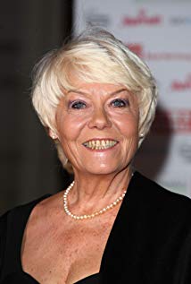 How tall is Wendy Richard?
